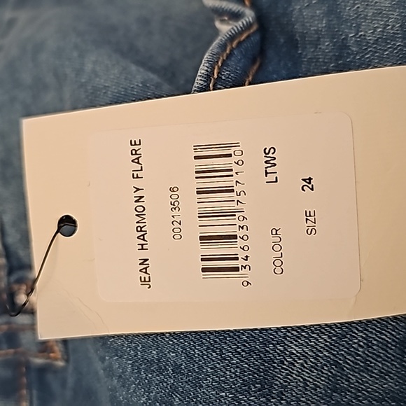 Brand new Flare Jeans - Picture 7 of 7